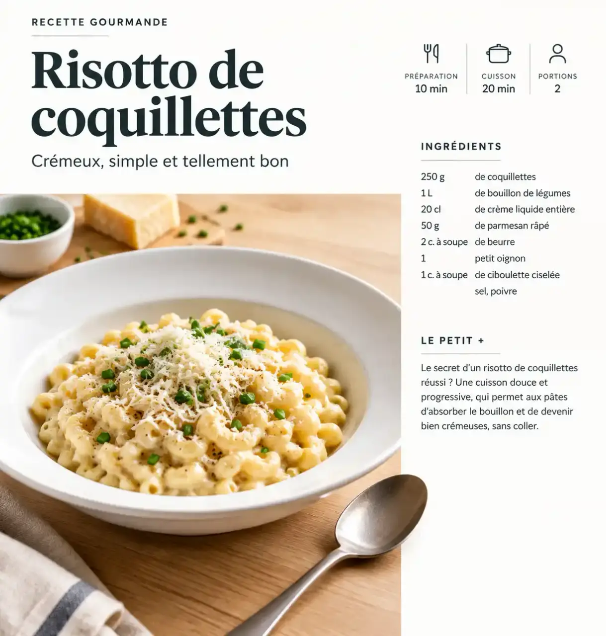 Risotto de coquillettes crémeux à la ciboulette et au parmesan servi dans une assiette creuse